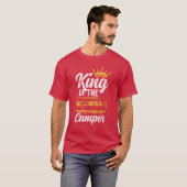 キャンプ王キャンパー愛好家キャンプ場キャンプ少年 Tシャツ (正面フル)