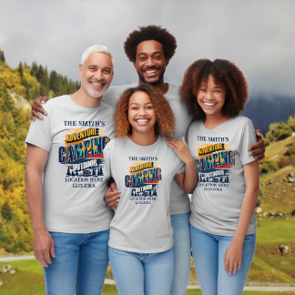 キャンプ隊の一致する家族旅行の冒険 Tシャツ