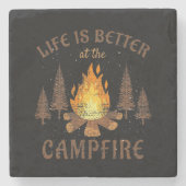 キャンプ – キャンプファイヤーの方が生活が良い ストーンコースター (正面)