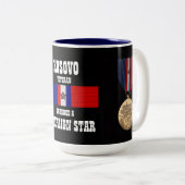 キャンペーンスターコソボ退役軍人 ツートーンマグカップ (正面右)