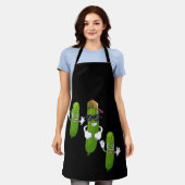キュウリおもしろいの漬物踊り食品 エプロン (着用した状態)