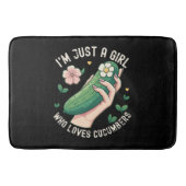 キュウリが大好きな女の子だけ – おもしろいベジタリアン バスマット (正面)