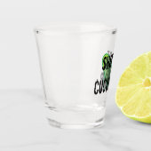 キュウリのショット ショットグラス (左)