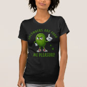 キュウリは食べ物であって快楽ではない 面白い野菜 Tシャツ (正面)