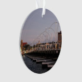 キュラサオクイーンエマポントゥーンブリッジアットデュスク オーナメント (正面)