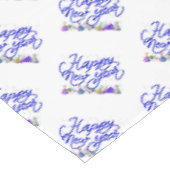 キュラシブ文字とパーティー帽子ハッピーニューイヤー テーブルクロス (アングル)