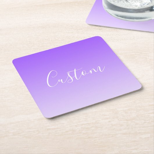 キュラシースクリプト名と編集可能ライトパープルグラデーション スクエアペーパーコースター (アングル)