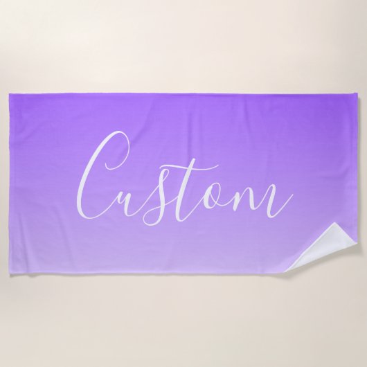 キュラシースクリプト名と編集可能ライトパープルグラデーション ビーチタオル (正面)