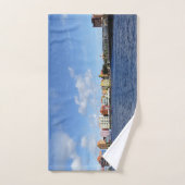 キュラソーのスカイラインと文字（カスタマイズ可能） ハンドタオル (ハンドタオル)