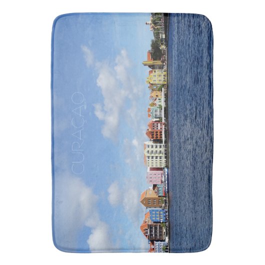 キュラソーのスカイラインと文字(カスタマイズ可能) バスマット (正面縦)