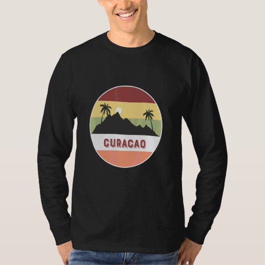 キュラソー島の山とヤシの木 Tシャツ (正面)