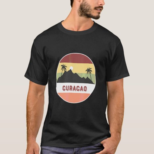 キュラソー島の山とヤシの木 Tシャツ (正面)