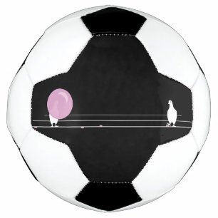 キュートおもしろいなピンクのバブルガムの鳥が針金に サッカーボール