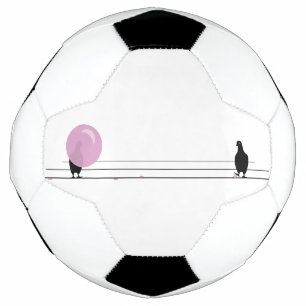 キュートおもしろいなピンクのバブルガムの鳥が針金に サッカーボール