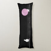 キュートおもしろいなピンクのバブルガムの鳥をワイヤーブラックに ボディピロー (裏面 (縦))