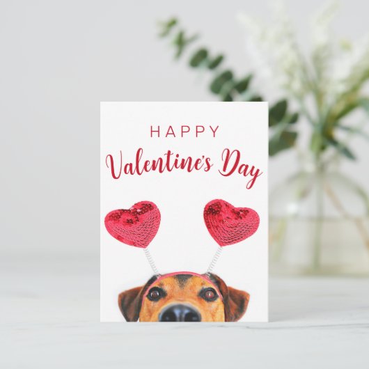 キュートおもしろいバレンタインデー犬ハートヘッドバンド シーズンポストカード (スタンド正面)