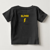 キュートで誇り高きモヒカン・ロッカー ベビーTシャツ (裏面)