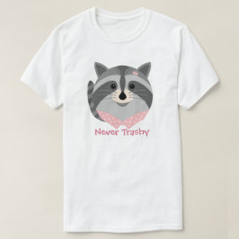 キュートなアライグマのTシャツ「Never Trashy」 Tシャツ