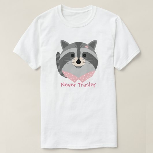 キュートなアライグマのTシャツ「Never Trashy」 Tシャツ (デザイン正面)