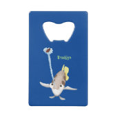 キュートなアーカイラフィッシュ漫画イラストレーション クレジットカード栓抜き (裏面)