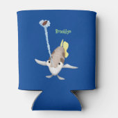 キュートなアーカイラフィッシュ漫画イラストレーション 缶クーラー (裏面)