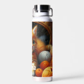 キュートなオレンジと白遊の子猫の糸 ウォーターボトル (背面)