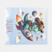 キュートなカウボーイ宇宙飛行士の恐竜に乗る宇宙ロケット フリースブランケット (正面(横))