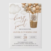 キュートなクマ，ベージュのバルーン，第1誕生日 ベラム紙招待状 (正面)