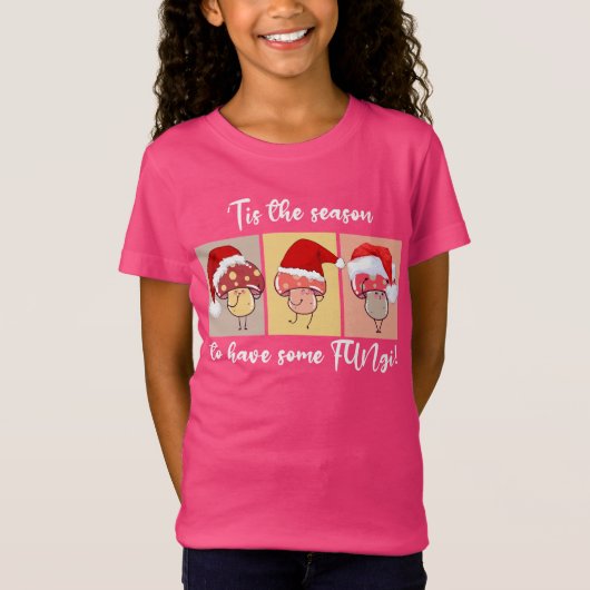キュートなクリスマスのキノコ SEASON FOR SOME FUN-GI Tシャツ (正面)