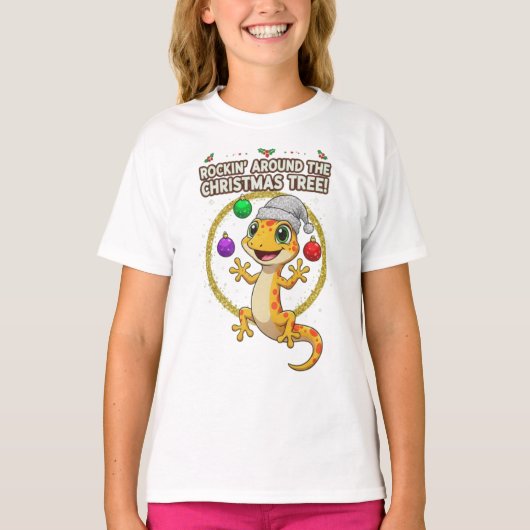 キュートなクリスマスのヤモリ – 木の下でロック Tシャツ (正面)