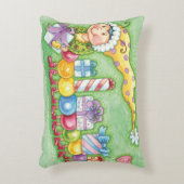 キュートなクリスマスキャタピラートレインとプレゼント アクセントクッション (正面(垂直))