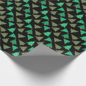 キュートなクリスマスツリーパターン（の模様が）あるブラック ラッピングペーパー (角)