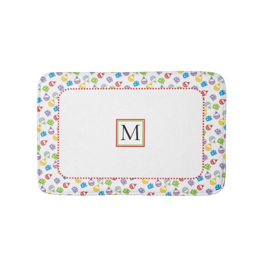 キュートなクリスマスボールとギフトパターンモノグラム バスマット (正面)