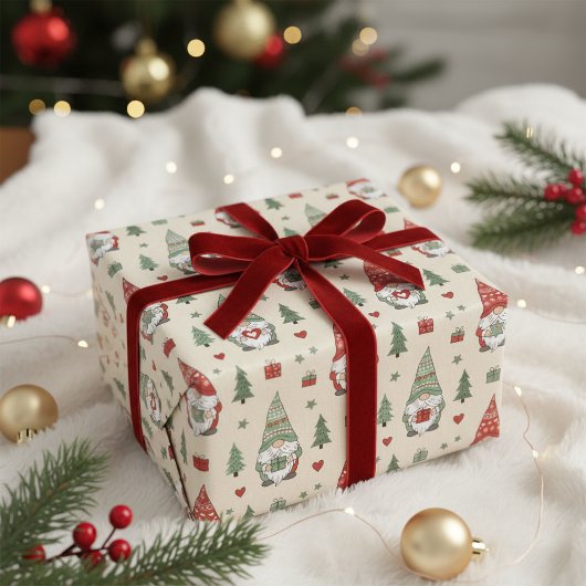 キュートなクリスマス・ノーム柄の包装紙 ラッピングペーパー