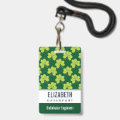 キュートなグリーンクローバー模様 バッジ (ストラップ付き表面)