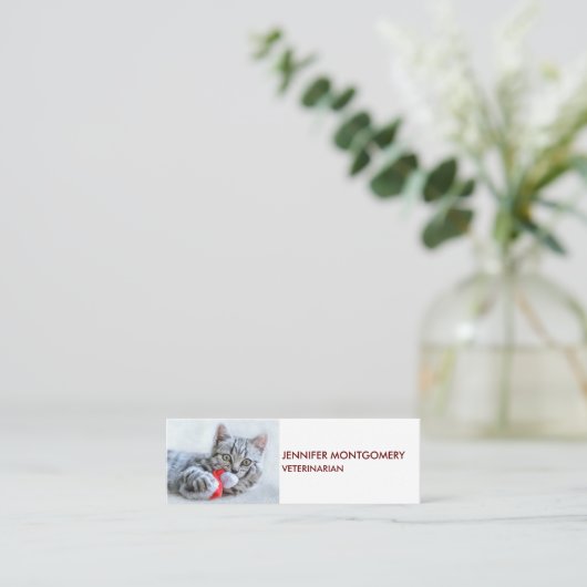 キュートなグレータブビーキャットとクリスマスハットクリスマス スキニー名刺 (スタンド正面)