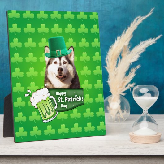 キュートなシベリアのハスキードッグハットセントパトリックの日 フォトプラーク (側面)
