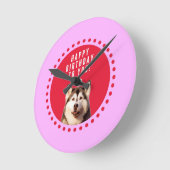キュートなシベリアのハスキー犬の願いハッピーバースデー ラウンド壁時計 (傾斜)
