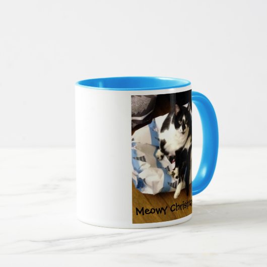キュートなタキシード猫クリスマスプレゼントのマグカップ マグカップ (正面右)