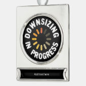 キュートなダウンサイジングが進行中クリスマスの休日 シルバープレートバナーオーナメント (左)