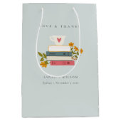 キュートなダスキーブルー積み上げストーリーブズ結婚フローラ ミディアムペーパーバッグ (正面)