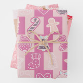 キュートなチェッカーボードホリデーピンクとブラウンクリスマス ラッピングペーパーシート (インサイチュ)