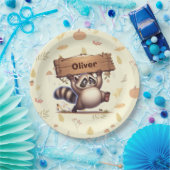 キュートなチュビーラクーンと木造の名前プレート ペーパープレート (パーティー)