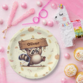 キュートなチュビーラクーンと木造の名前プレート ペーパープレート (パーティー)