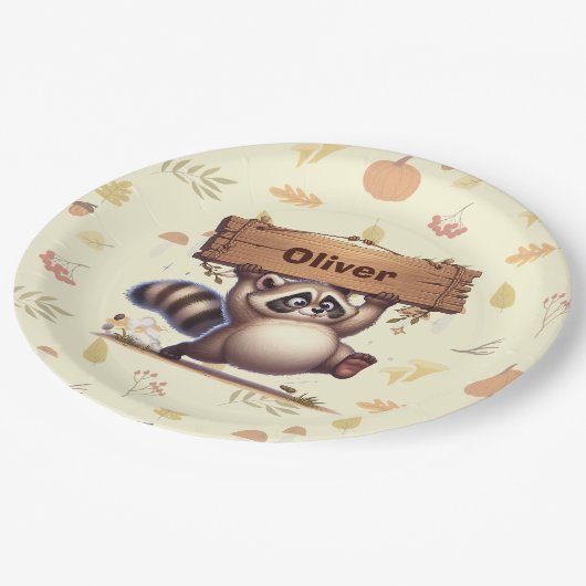 キュートなチュビーラクーンと木造の名前プレート ペーパープレート (アングル)