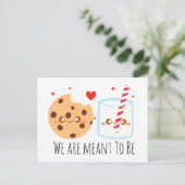 キュートなチョコレートチップクッキーとミルクのグラス ポストカード (スタンド正面)