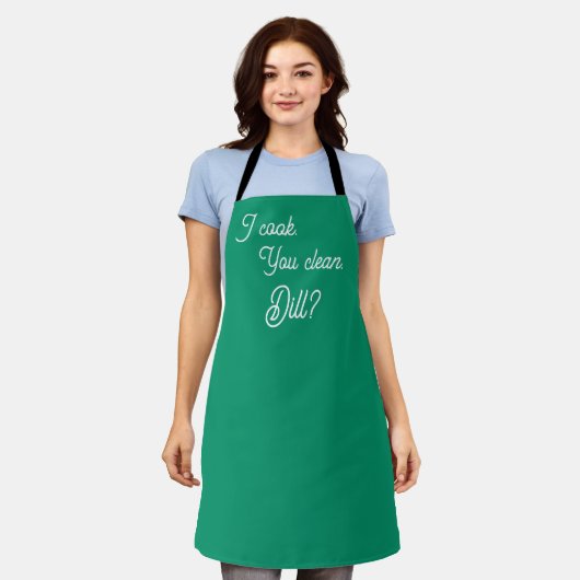 キュートなディルスパイスのダジャレ エプロン (着用した状態)