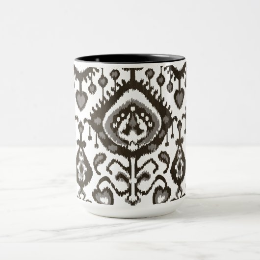 キュートなニュートラルな白黒イカットの部族模様 マグカップ (中央)