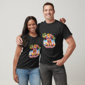 キュートなハイランドカウのサーフスタイル 夏のビーチの雰囲気 Tシャツ (ユニセックス)