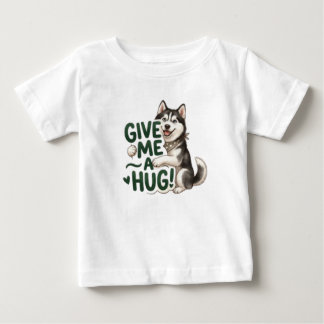 キュートなハスキーに抱きしめて!かわいい犬のデザイン ベビーTシャツ